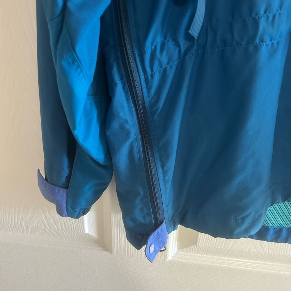 Patagonia Teal and Blue Mesh Jacket - Picture 8 of 13